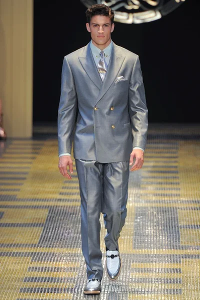 Look 9